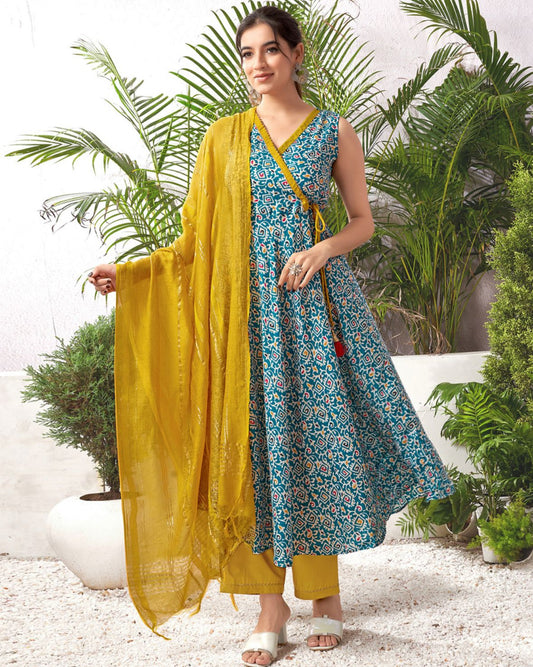 Women cotton blend kurta palazzo dupatta set
