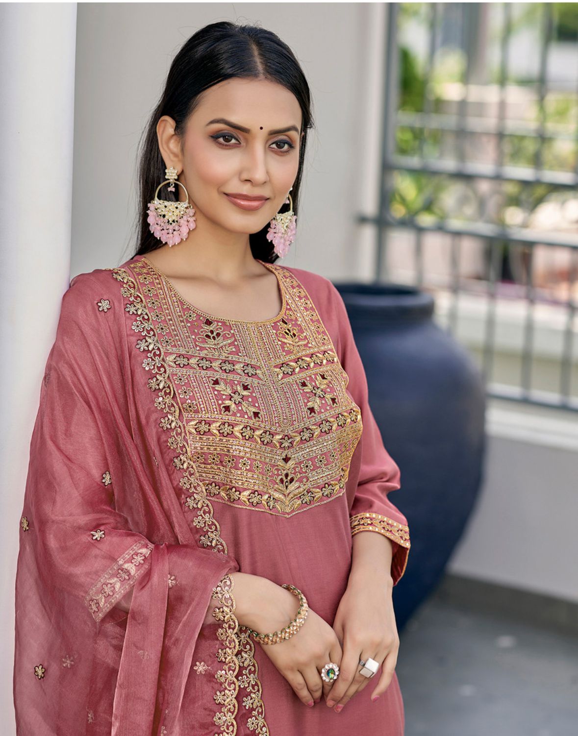 Women silk blend kurta,pant dupatta set