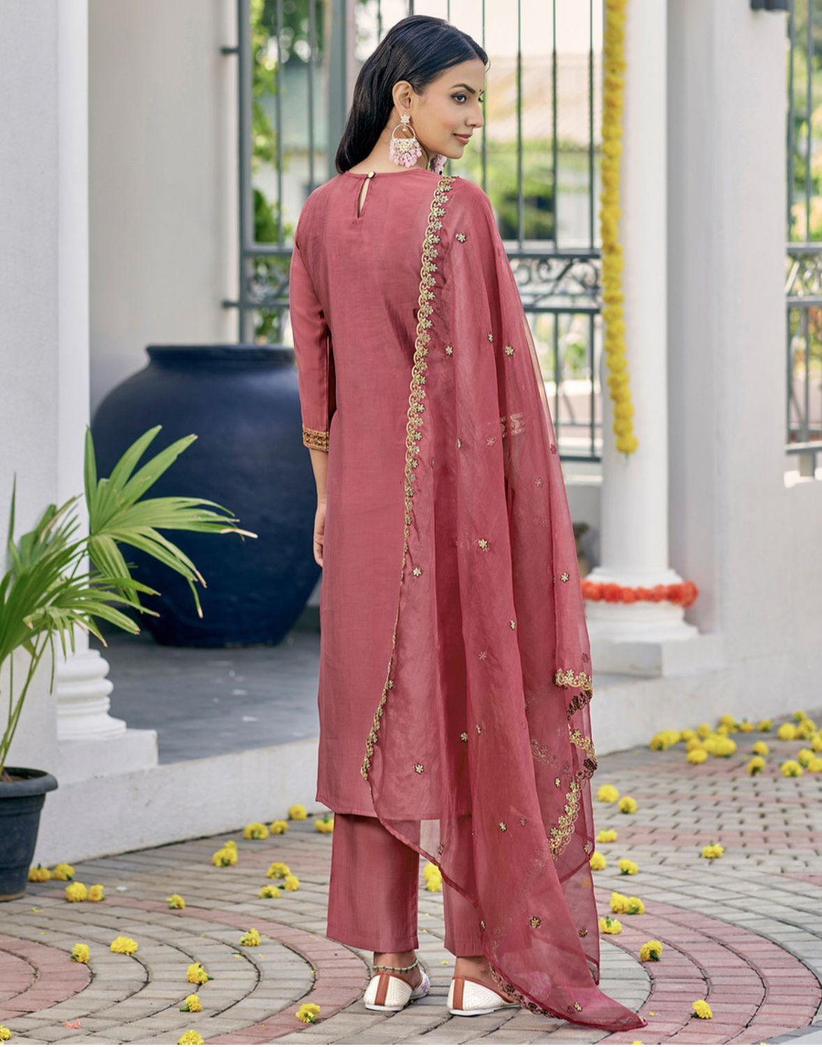 Women silk blend kurta,pant dupatta set