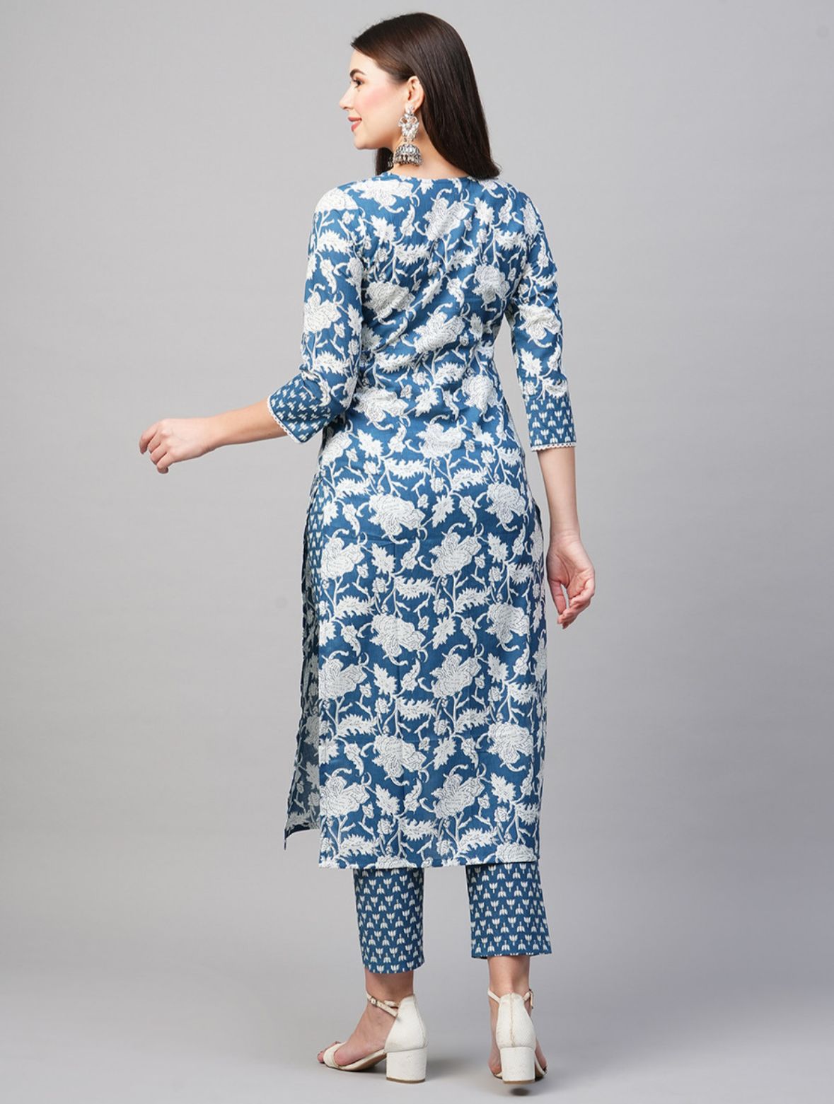 Women Floral Printed Cotton Kurta with Trousers