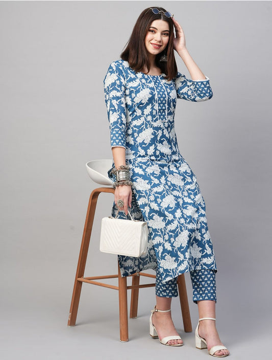 Women Floral Printed Cotton Kurta with Trousers