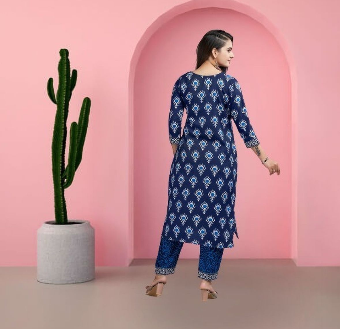 Women's Blue Straight Floral Printed Kurta pant set