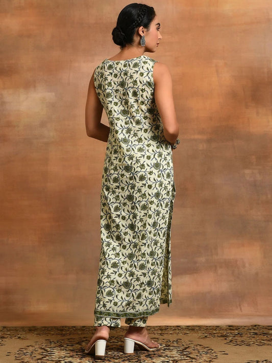 Women white, green printed kurta pant set