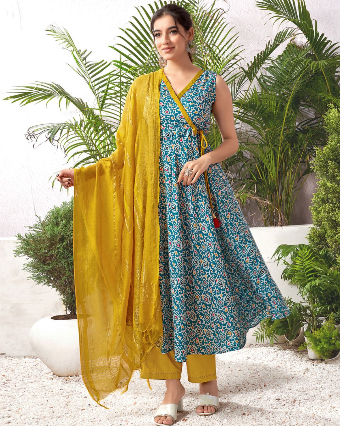 Women cotton blend kurta palazzo dupatta set