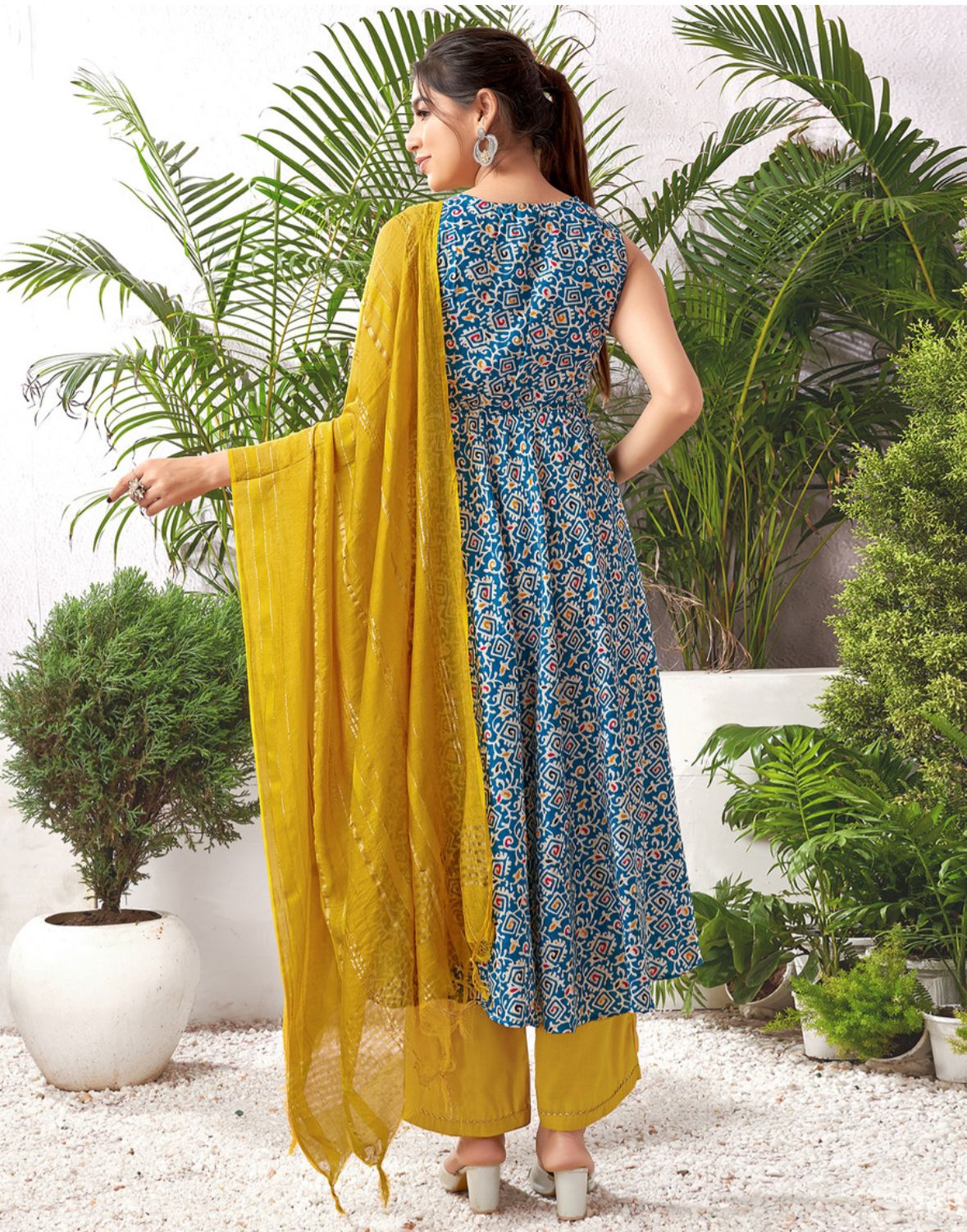 Women cotton blend kurta palazzo dupatta set